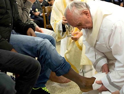 Papst Franziskus Fusswaschung (2)