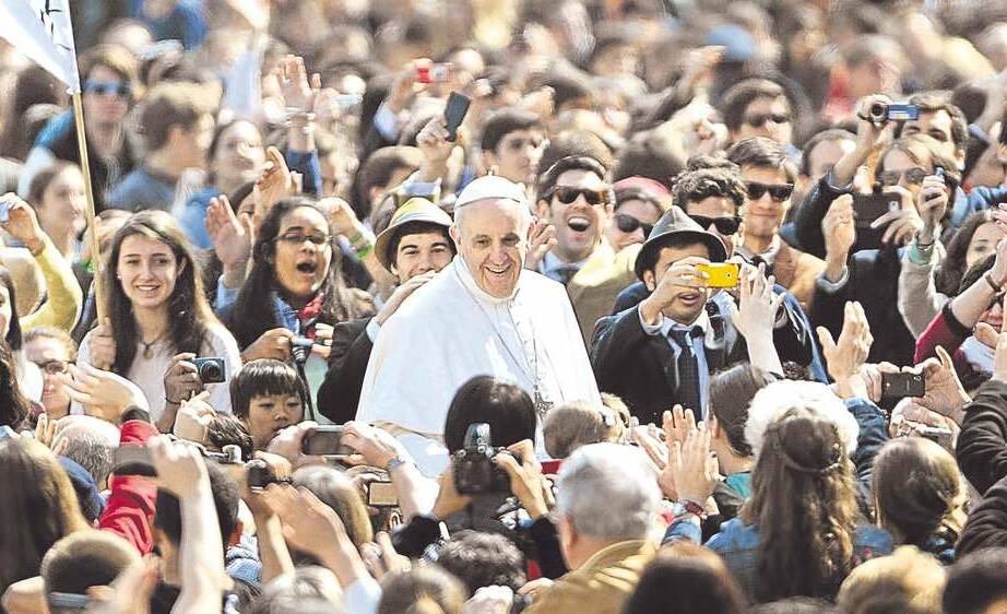 Papst in der Menge